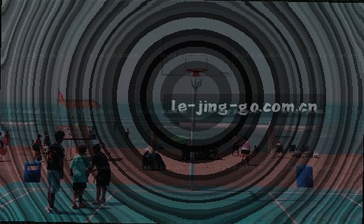 用户从首页点击进入，浏览商品后访问底部卡片。